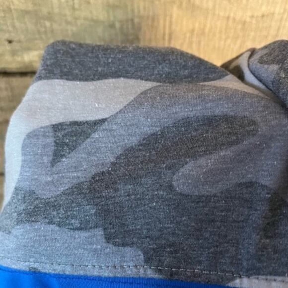 Sunshine & Rodeos Blue Camo Top Size Small - Picture 11 of 13